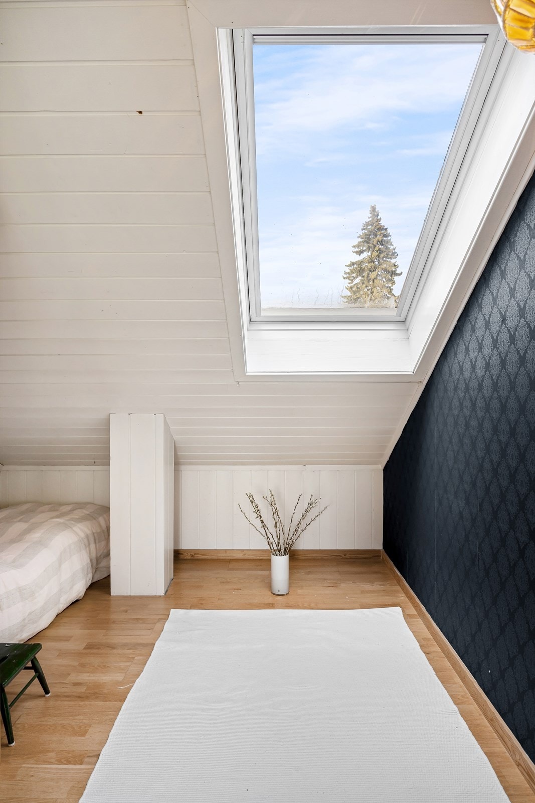 På dette rommet er det installert Veluxvindu som gir rikelig med naturlig lys til rommet. Galleribilde