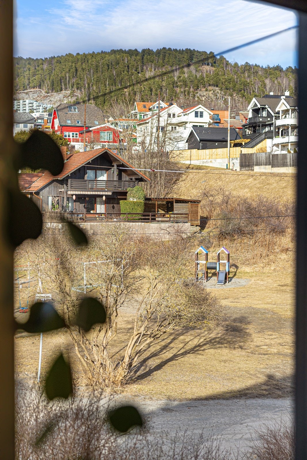 Fra kjøkkenvinduene har du en herlig utsikt mot Grefsenkollen. Galleribilde