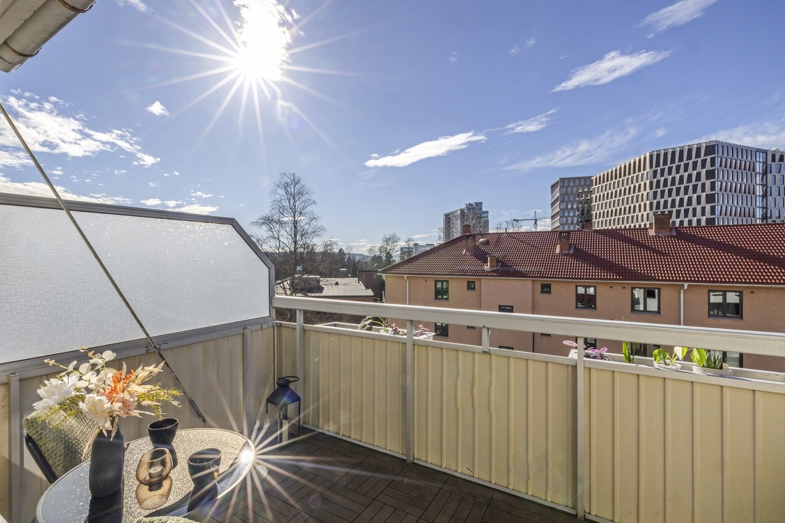 Herlig solrik balkong på 8m² Galleribilde