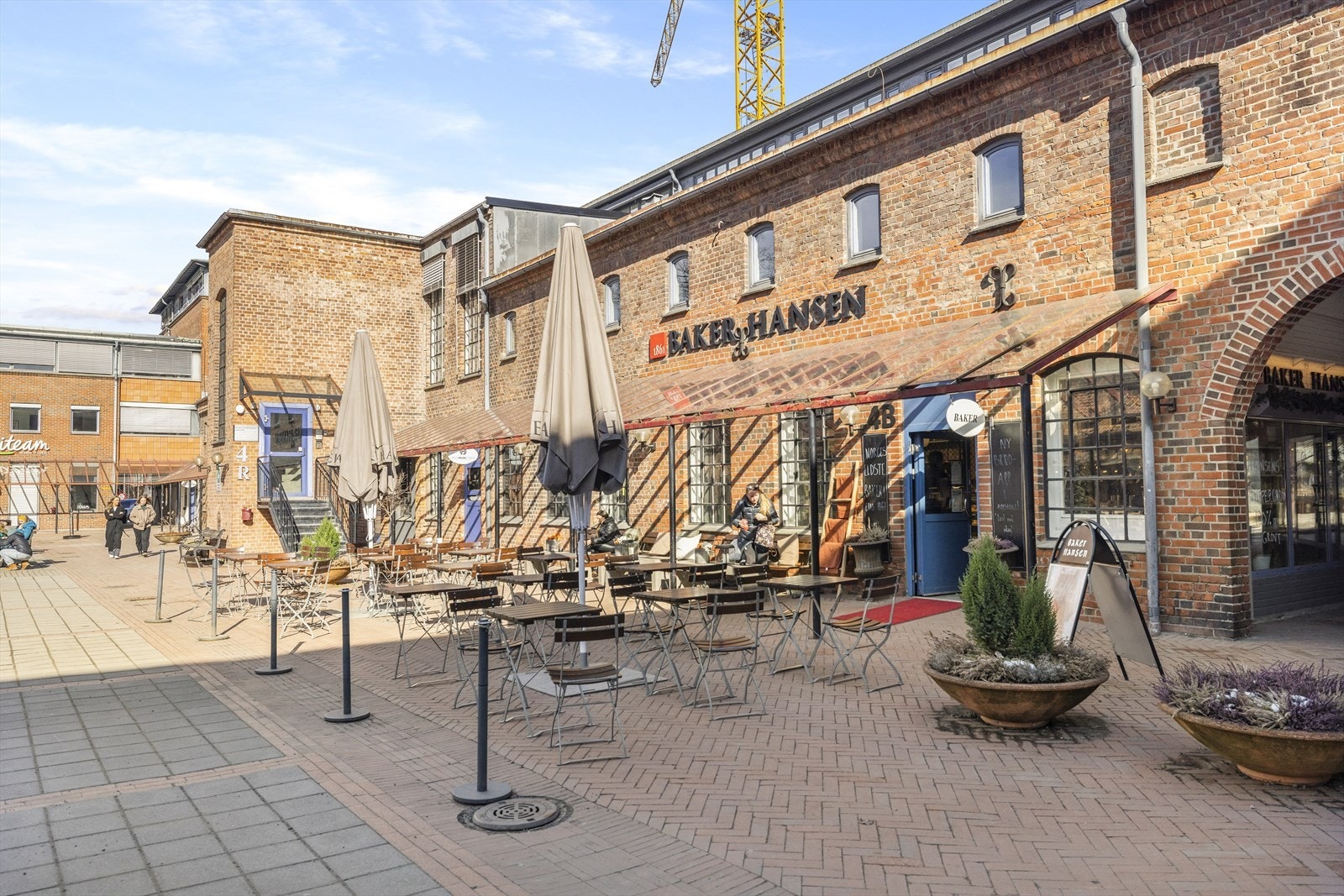 I nærheten finner du et godt utvalg av butikker, kafeer og restauranter. Galleribilde