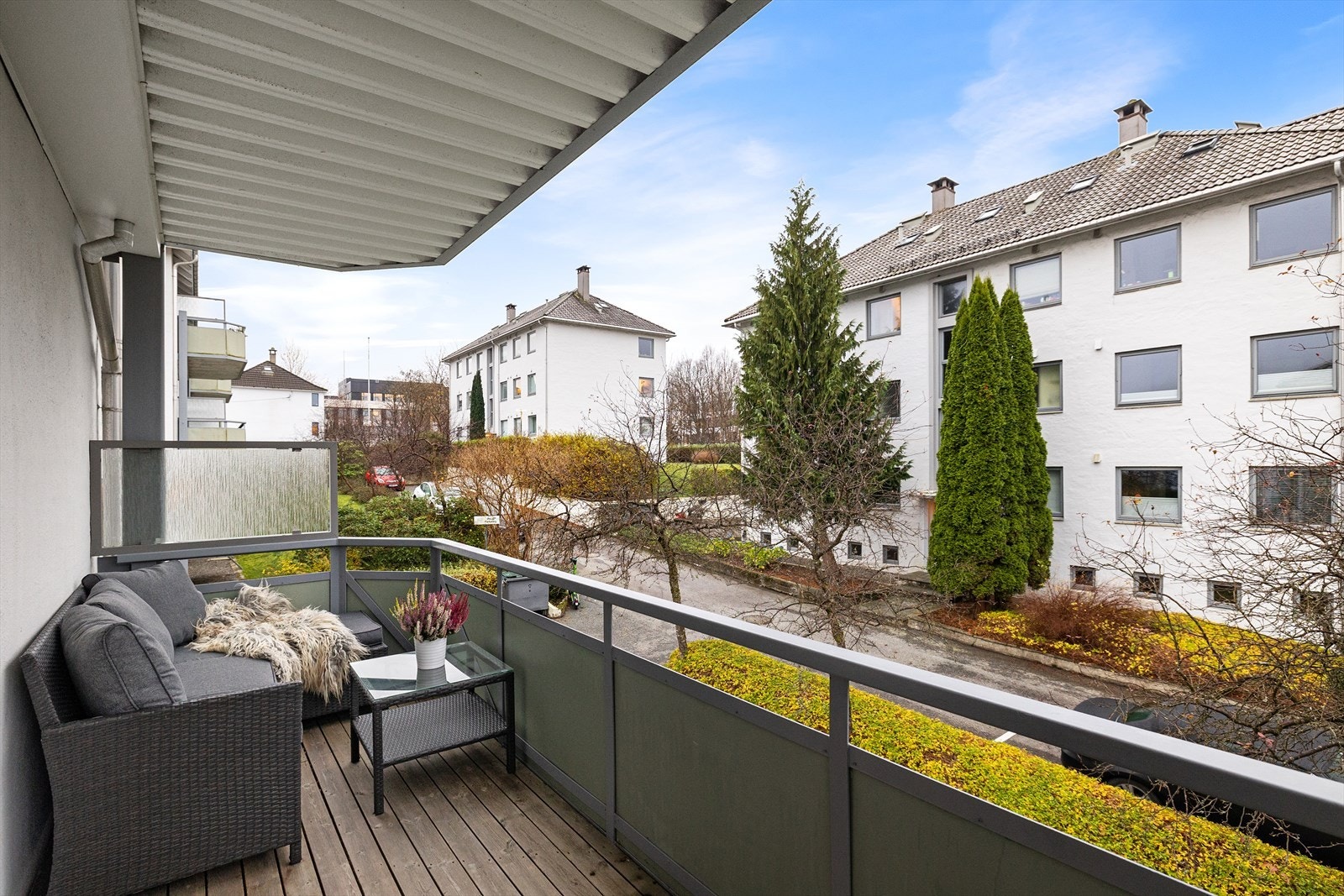 Utgang fra stue til stor, flott altan Galleribilde