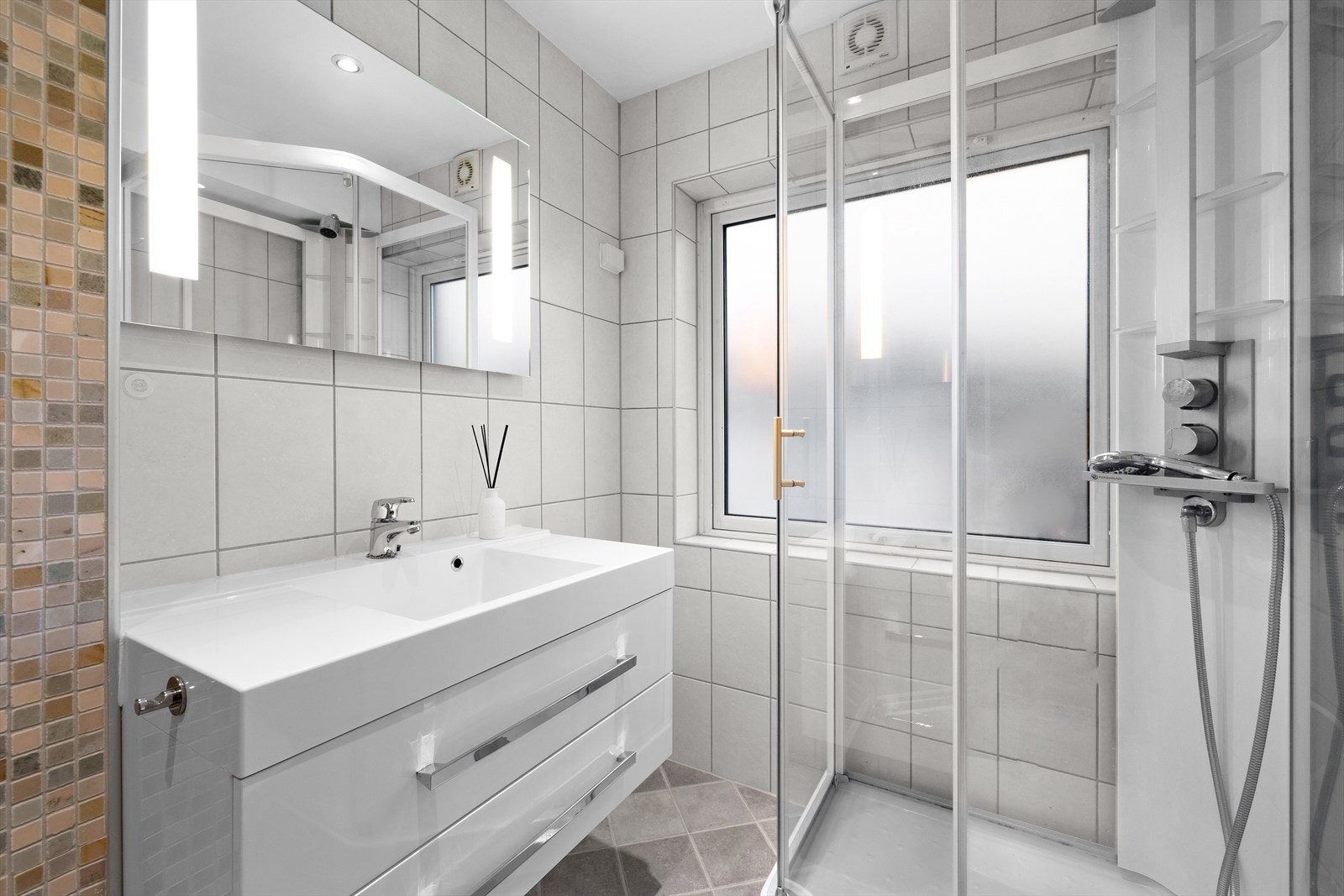 Flott, helfliset bad Galleribilde