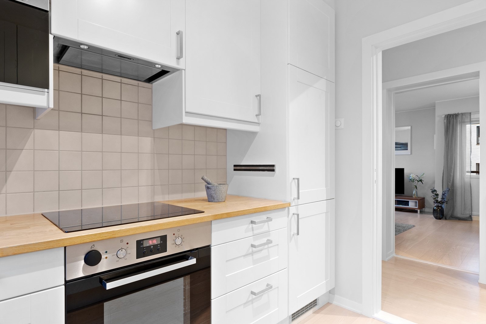 Integrert platetopp, stekeovn og oppvaskmaskin Galleribilde