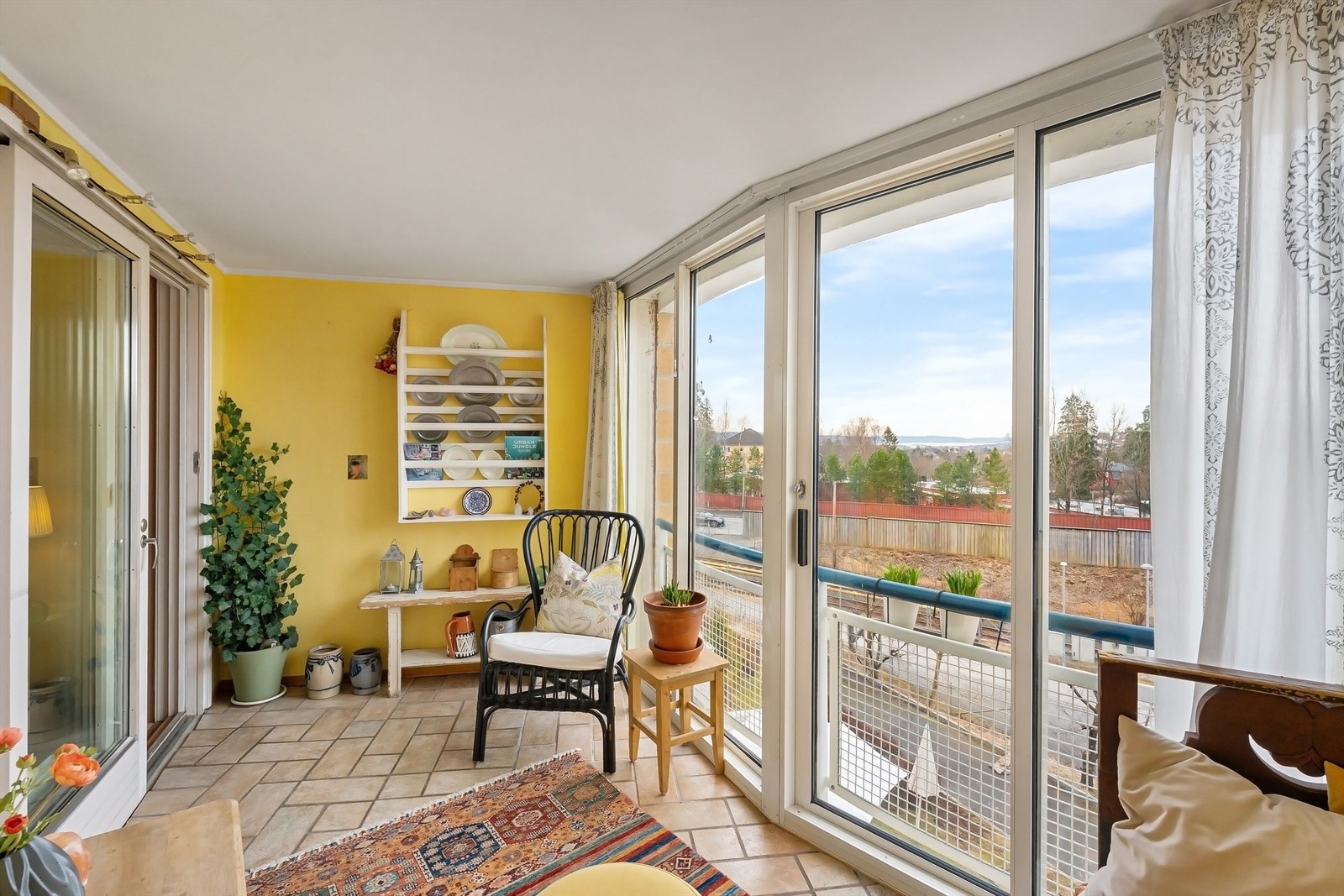 Meget innbydende og hyggelig 2-roms andelsleilighet beliggende i et rolig boligområde på Ullern Galleribilde