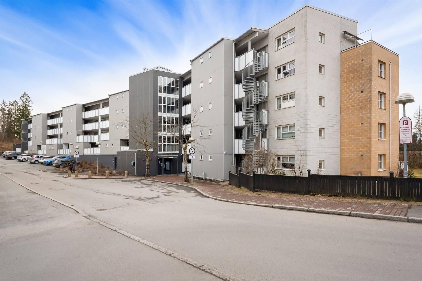 Fra leiligheten har du korte avstander til en rekke gode fasiliteter, Lysakerelva og offentlig kommunikasjon Galleribilde