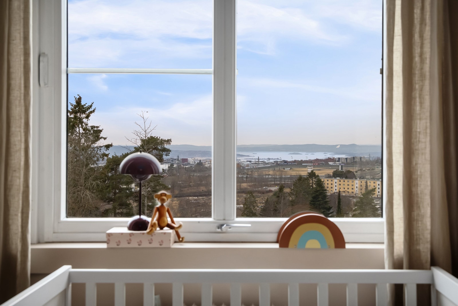 Åpen og luftig utsikt over Oslo og helt ned til fjorden! Galleribilde