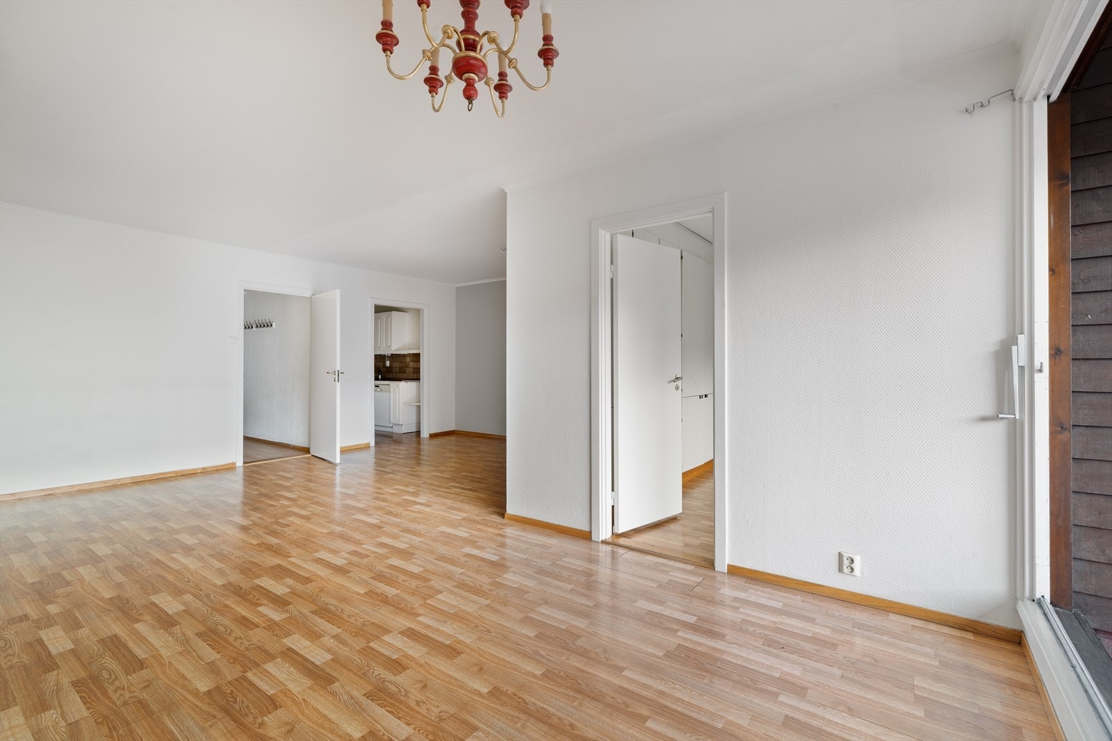 Dagens planløsningen gir et godt utgangspunkt for den som ønsker å brette opp ermene og skape et moderne hjem Galleribilde