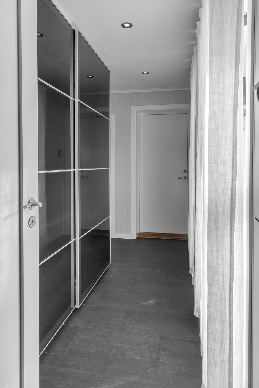 Inngang til garasjen. Galleribilde