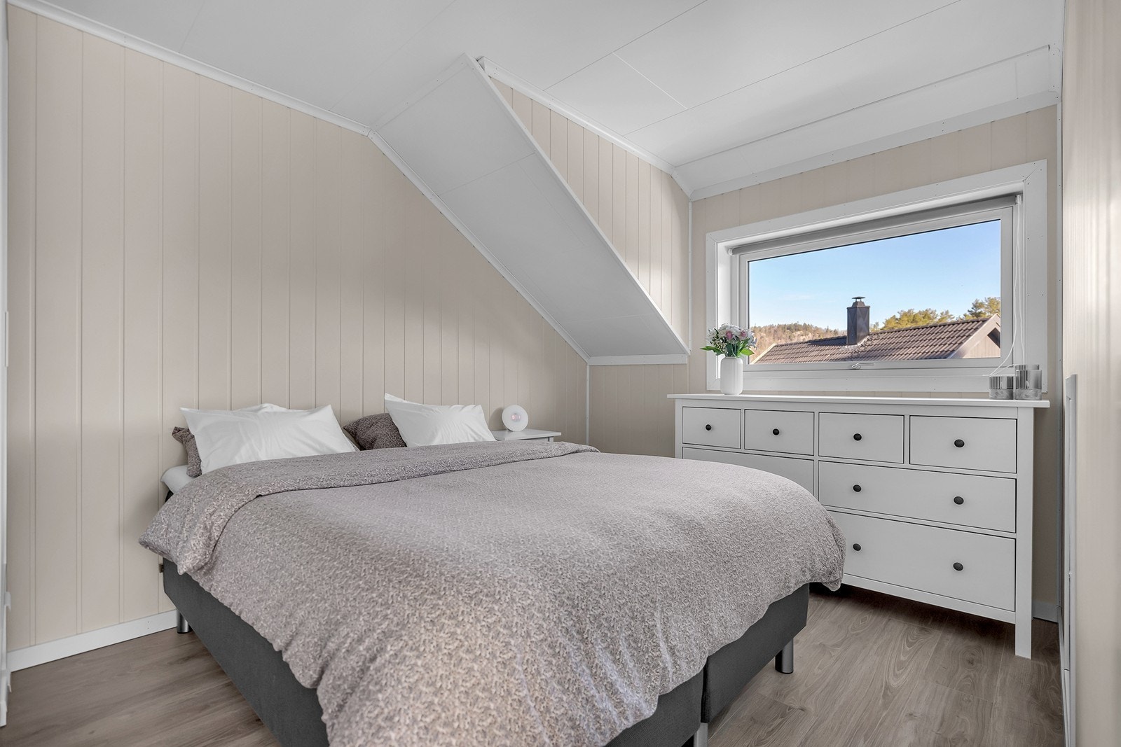 Soverom i hybel Galleribilde