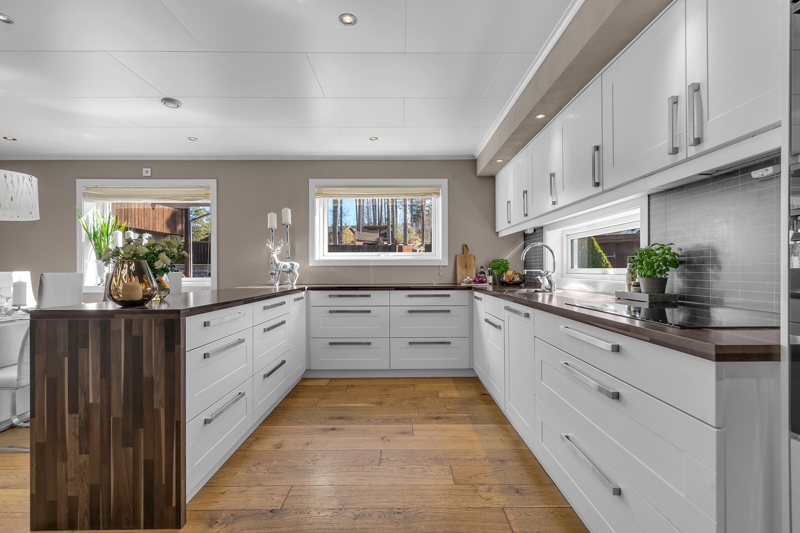 Kjøkken, hvitevarer medfølger Galleribilde