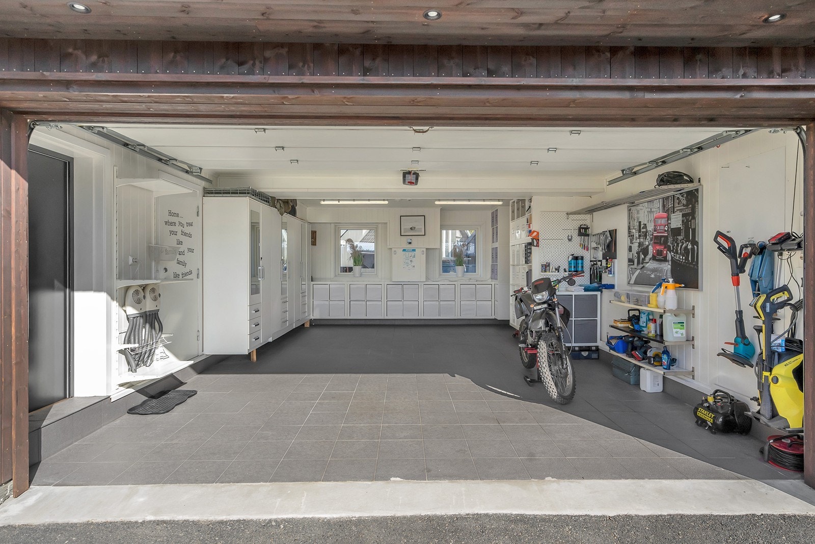 Stor garasje Galleribilde