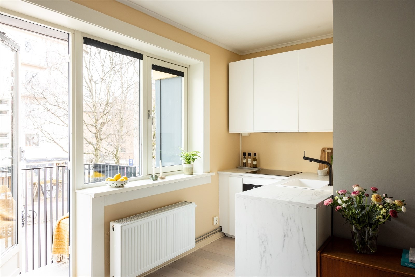 Leiligheten byr også på en herlig syd-østvendt overbygd balkong på ca. 1,3 kvm. Galleribilde