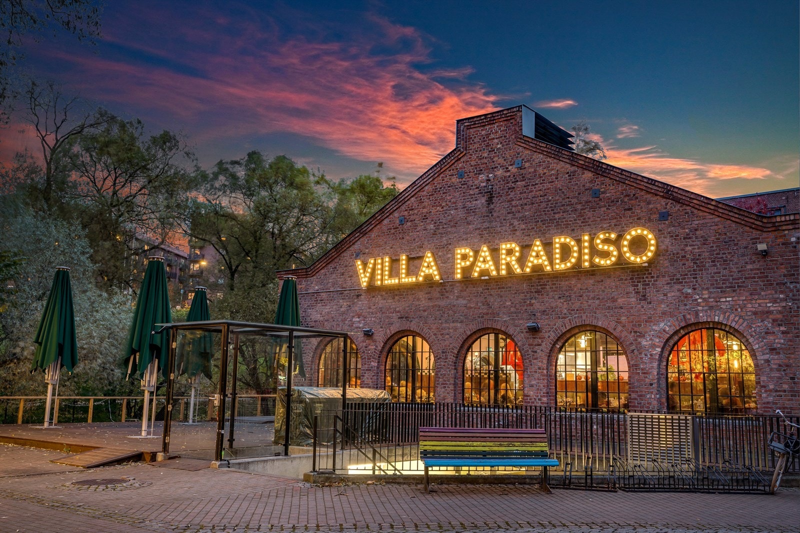 Villa Paradiso, Tiffany´s og mange andre spisesteder befinner seg kort gange fra leiligheten. Galleribilde