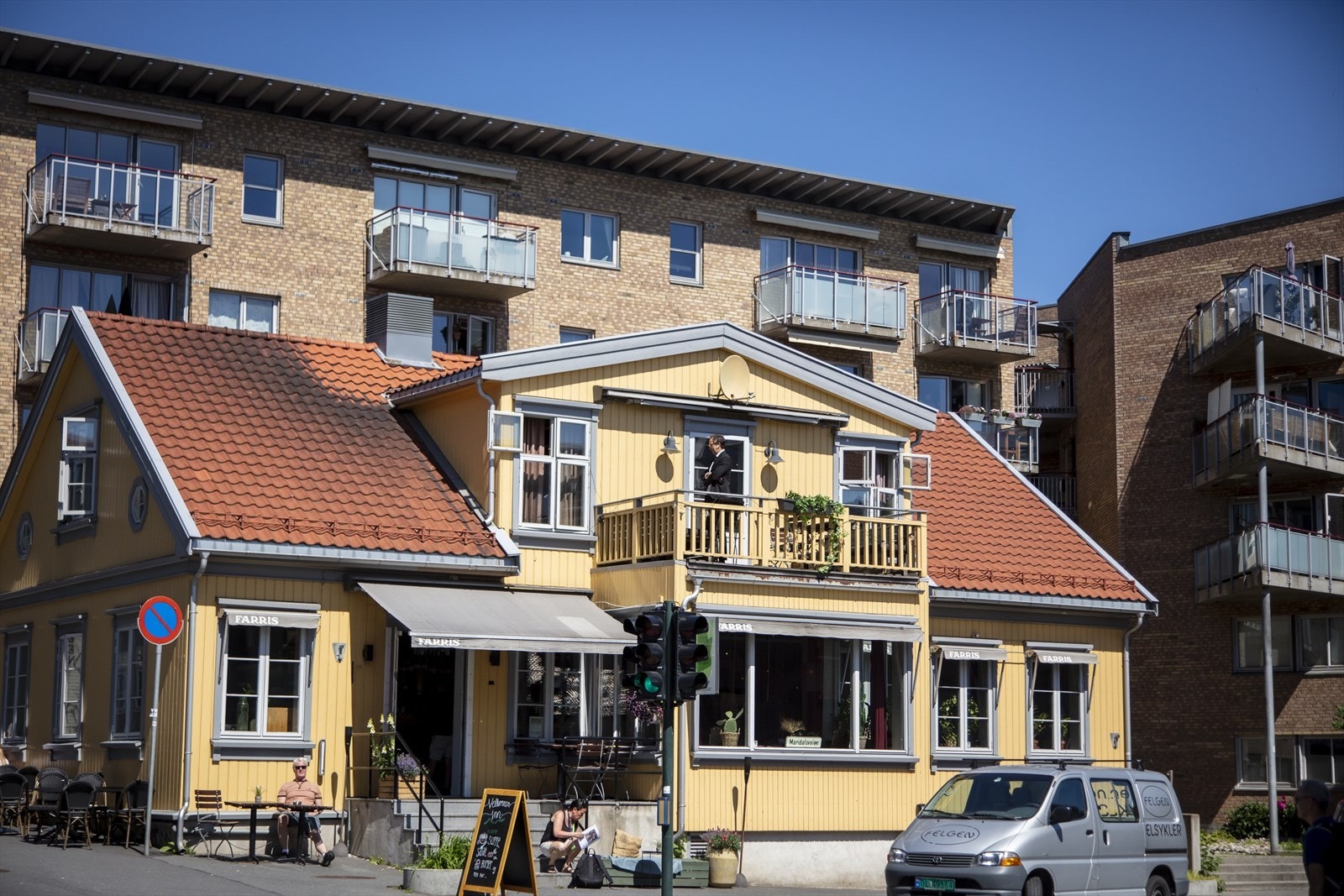 Populære Sagene Lunsjbar og mange andre spisesteder ligger i kort avstand fra boligen. Galleribilde