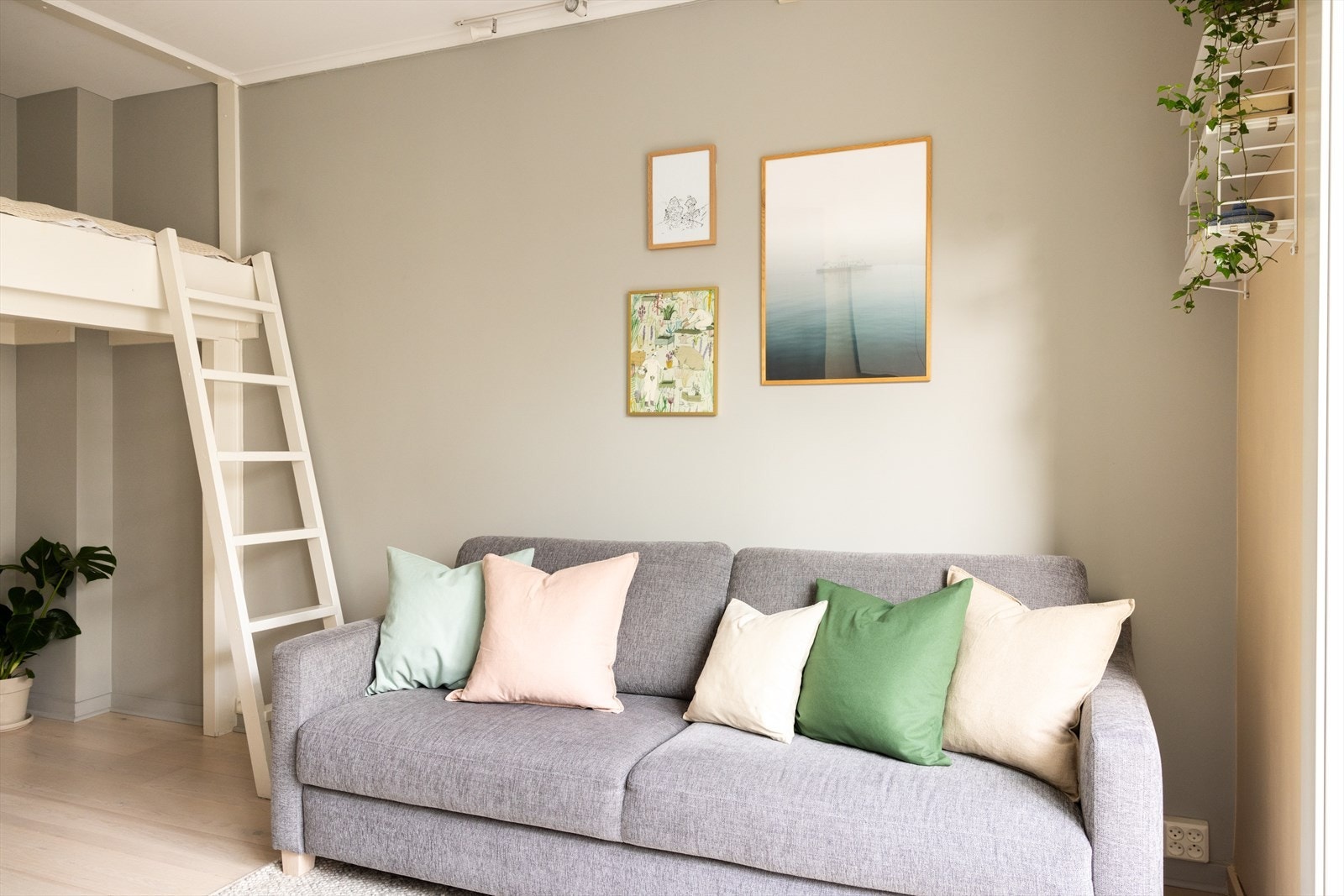 Varmtvann, fyring og bredbånd er inkludert i felleskostnadene. Galleribilde