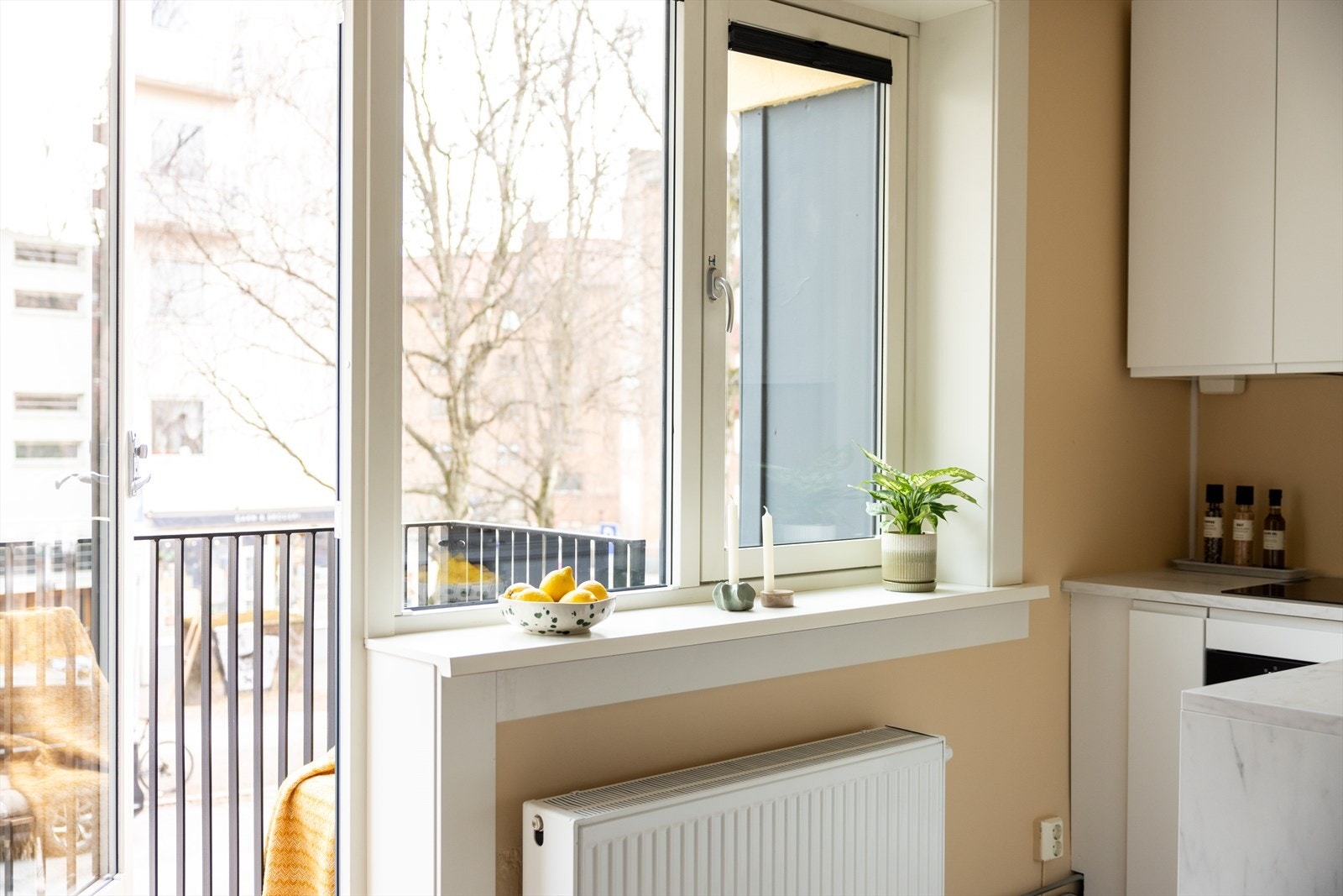 Vinduer og balkongdør ble skiftet i 2018 av borettslaget. Galleribilde