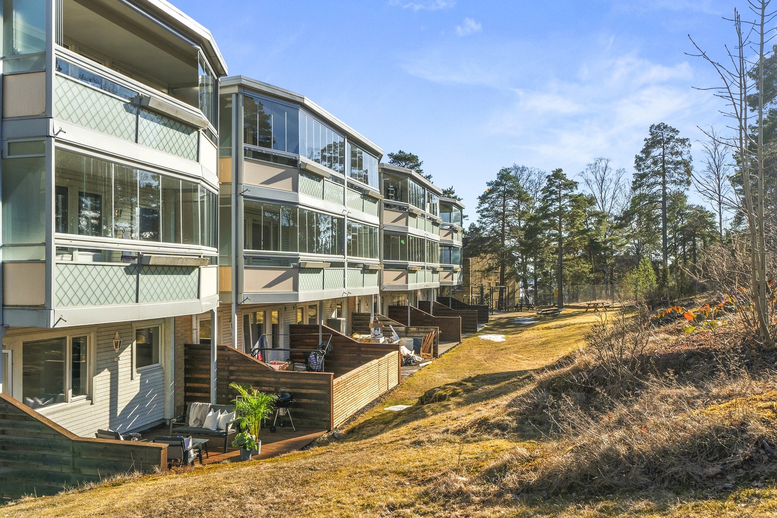 Leiligheten ligger i byggets 1. etasje. Galleribilde