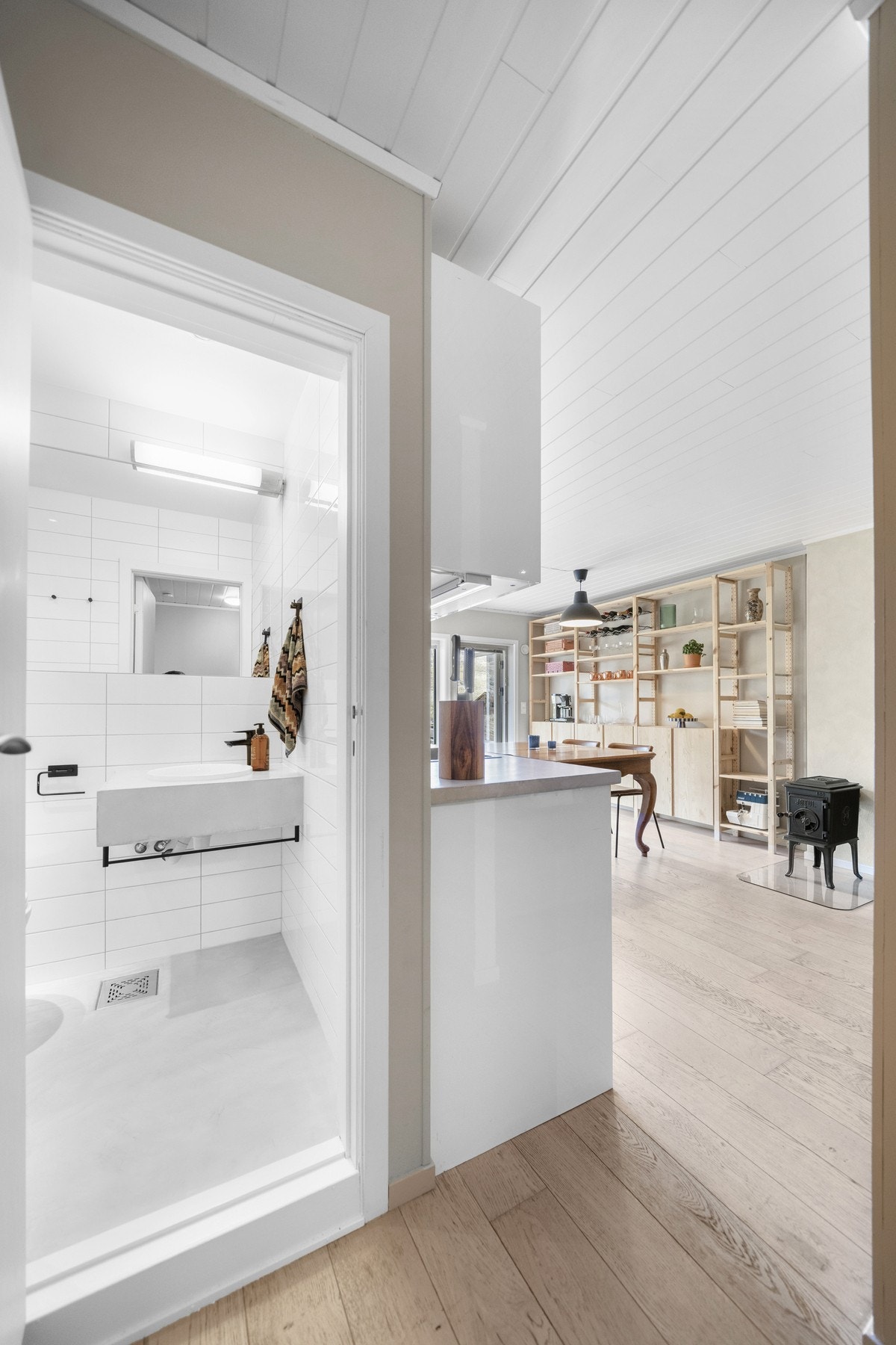 I tilknytning til gangen er det adkomst til bad og stue/kjøkken. Galleribilde