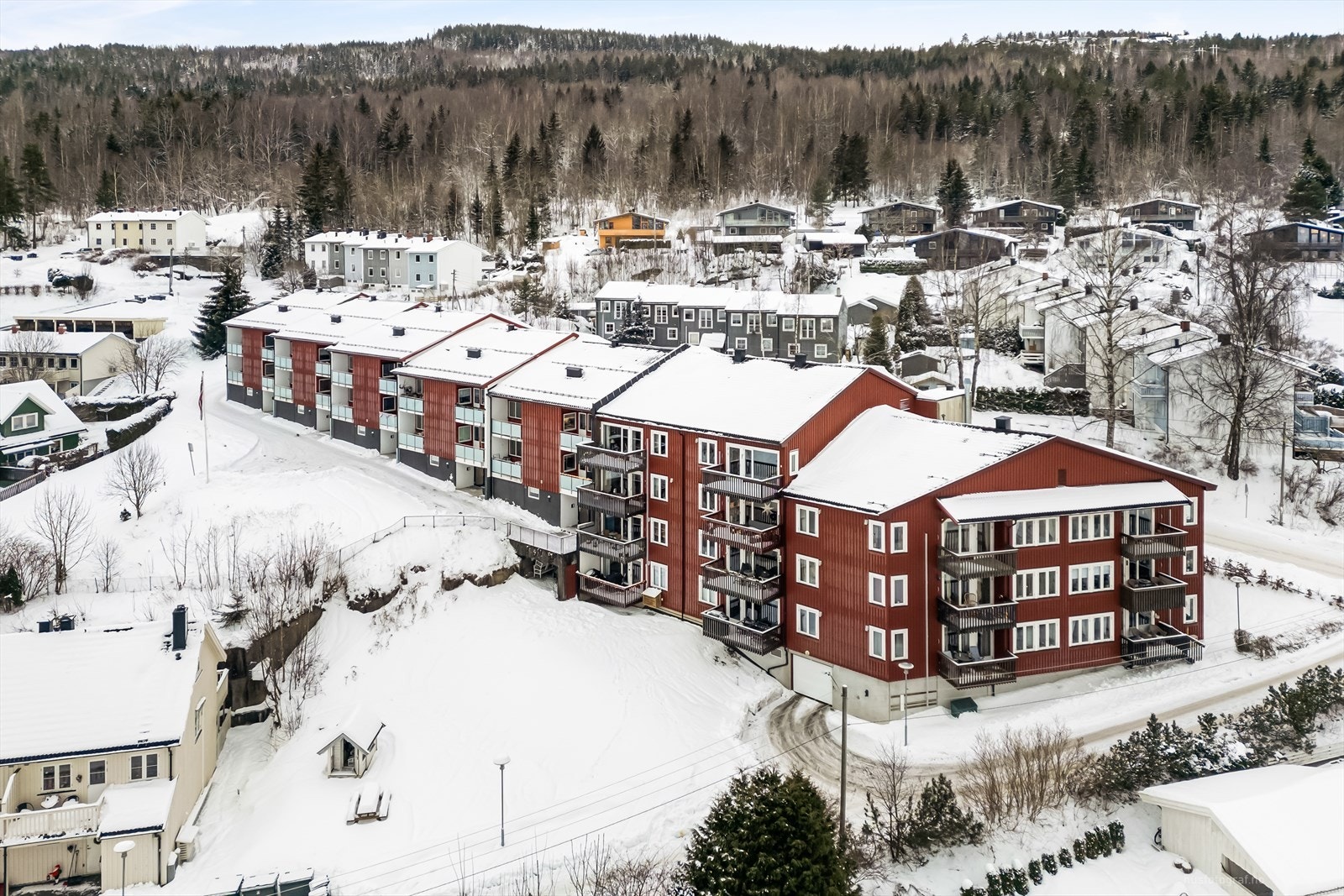 Fra leiligheten er det kort gangavstand til det meste du måtte trenge i hverdagen. Galleribilde