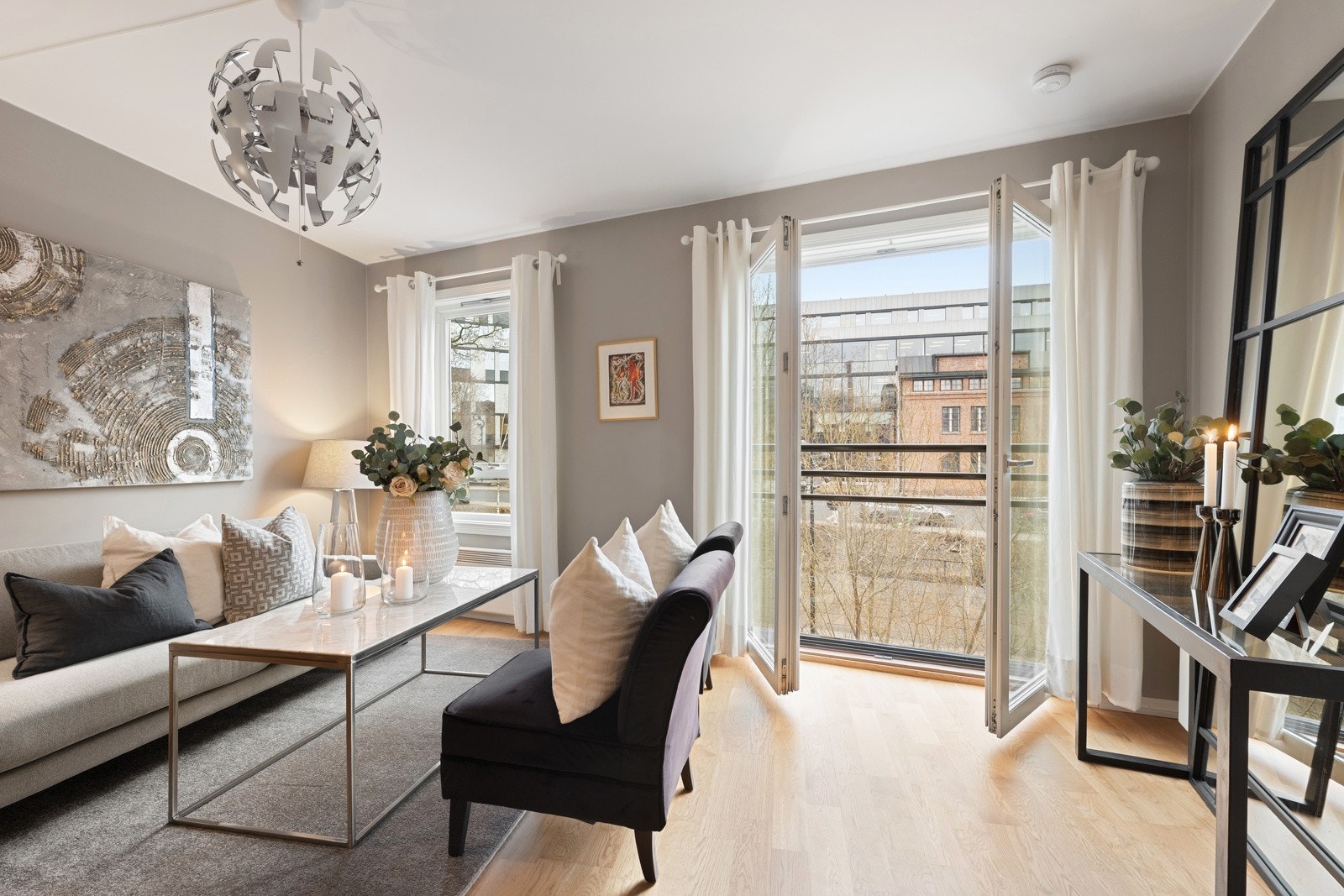 Gjennomgående 3-roms selveier med frodig utsyn | Akerselva som nabo | Fransk balkong Galleribilde