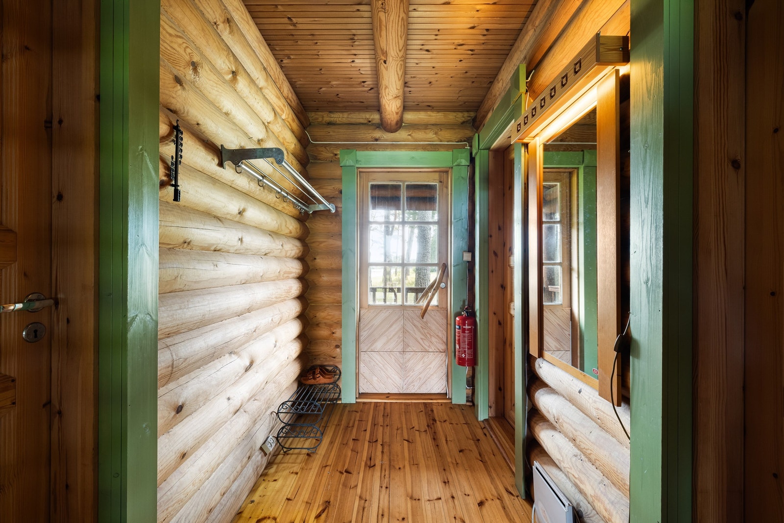 Soverommene og badet er samlet i praktisk nærhet rundt entreen. Galleribilde