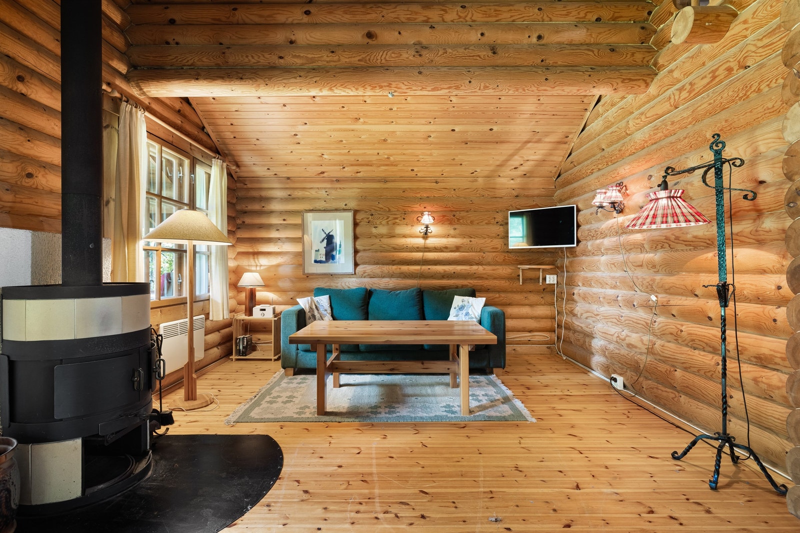 Overflatene som nærmest utelukkende er av heltre fremmer en naturlig lun atmosfære. Galleribilde