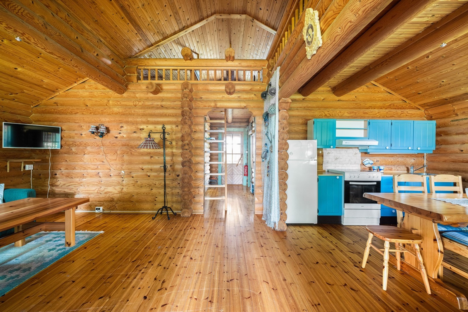 Over stuen er himlingen på det meste nesten 3,9 meter høy. Galleribilde