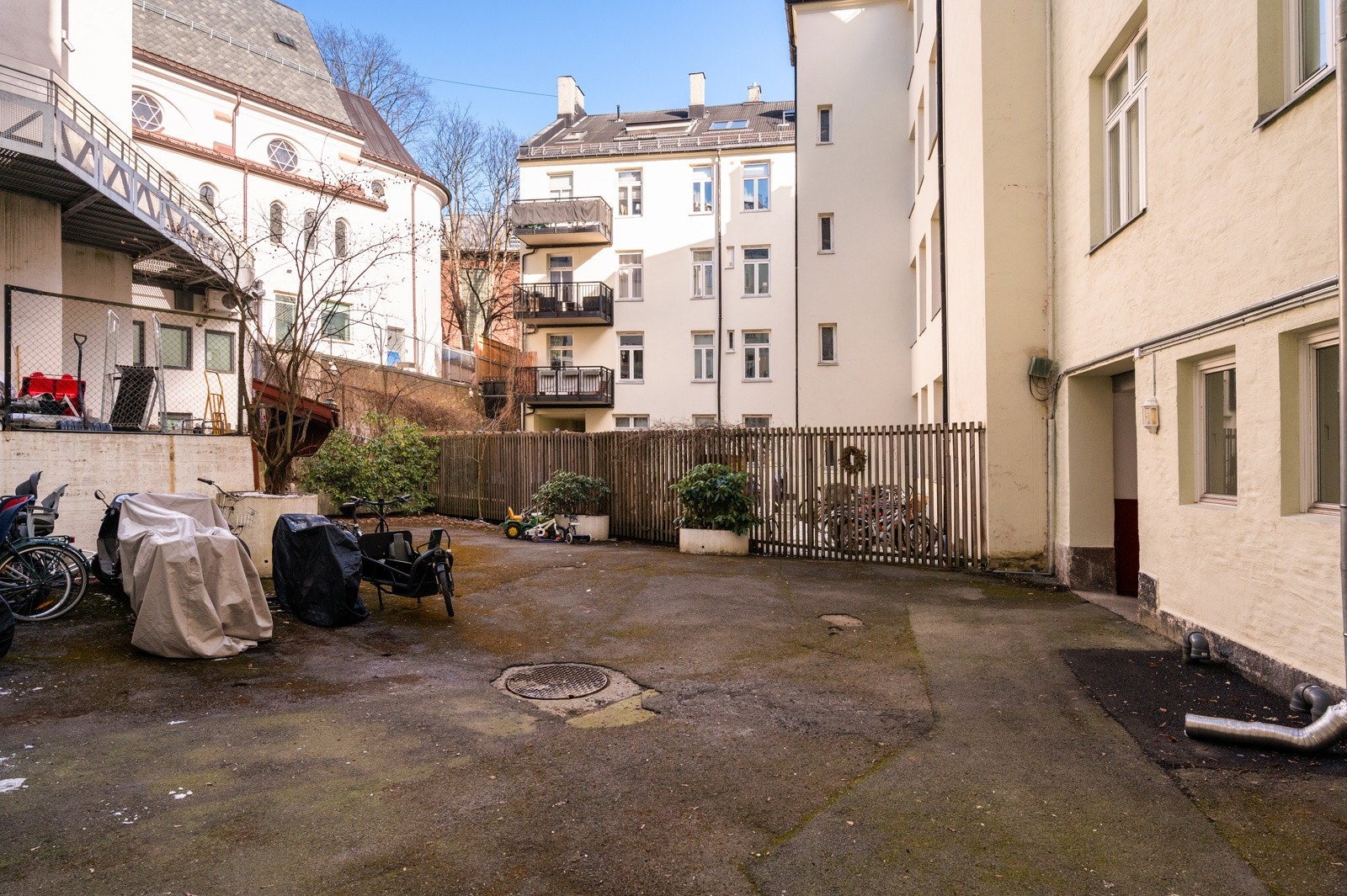 Bakgården Galleribilde