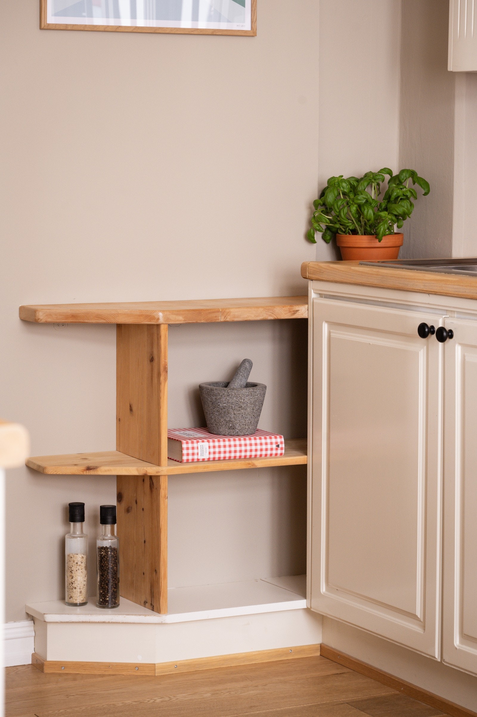 For optimal ventilasjon har kjøkkenet en kullfilterventilator samt en ventil tilknyttet felles opptrekks ventilasjonssjakt Galleribilde