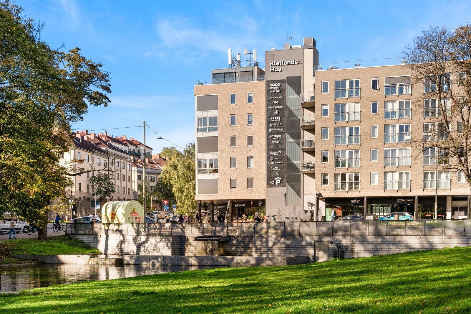 Alexander Kiellands plass er et pulserende knutepunkt mellom St.Hanshaugen, Sagene, Ila og Grünerløkka - alle svært attraktive områder Galleribilde