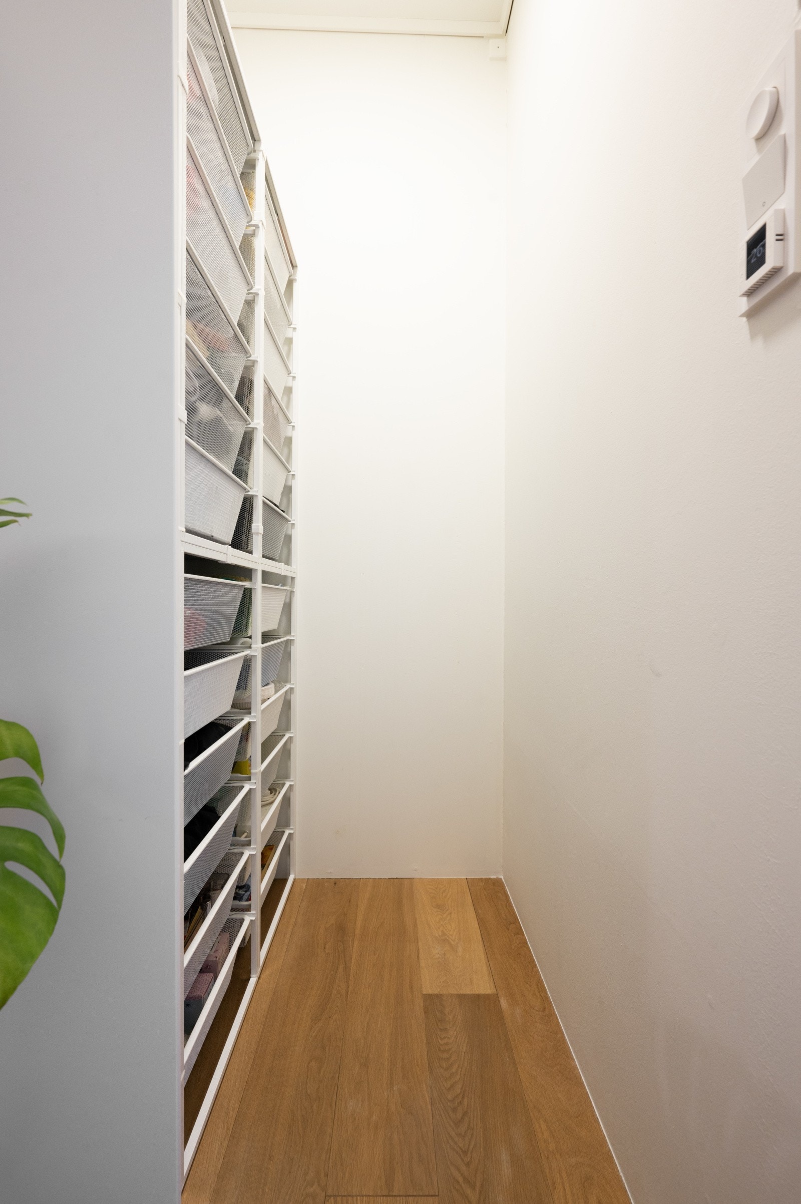 Praktisk oppbevaring i entréen v/badet Galleribilde