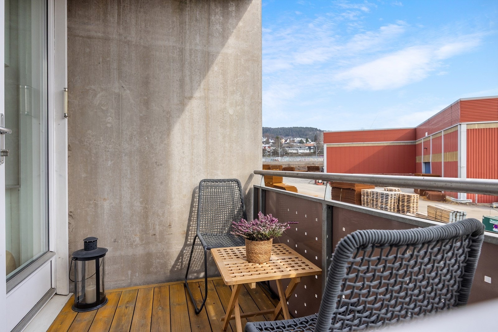 Ideell for å nyte morgenkaffen eller solrike stunder gjennom dagen. Galleribilde