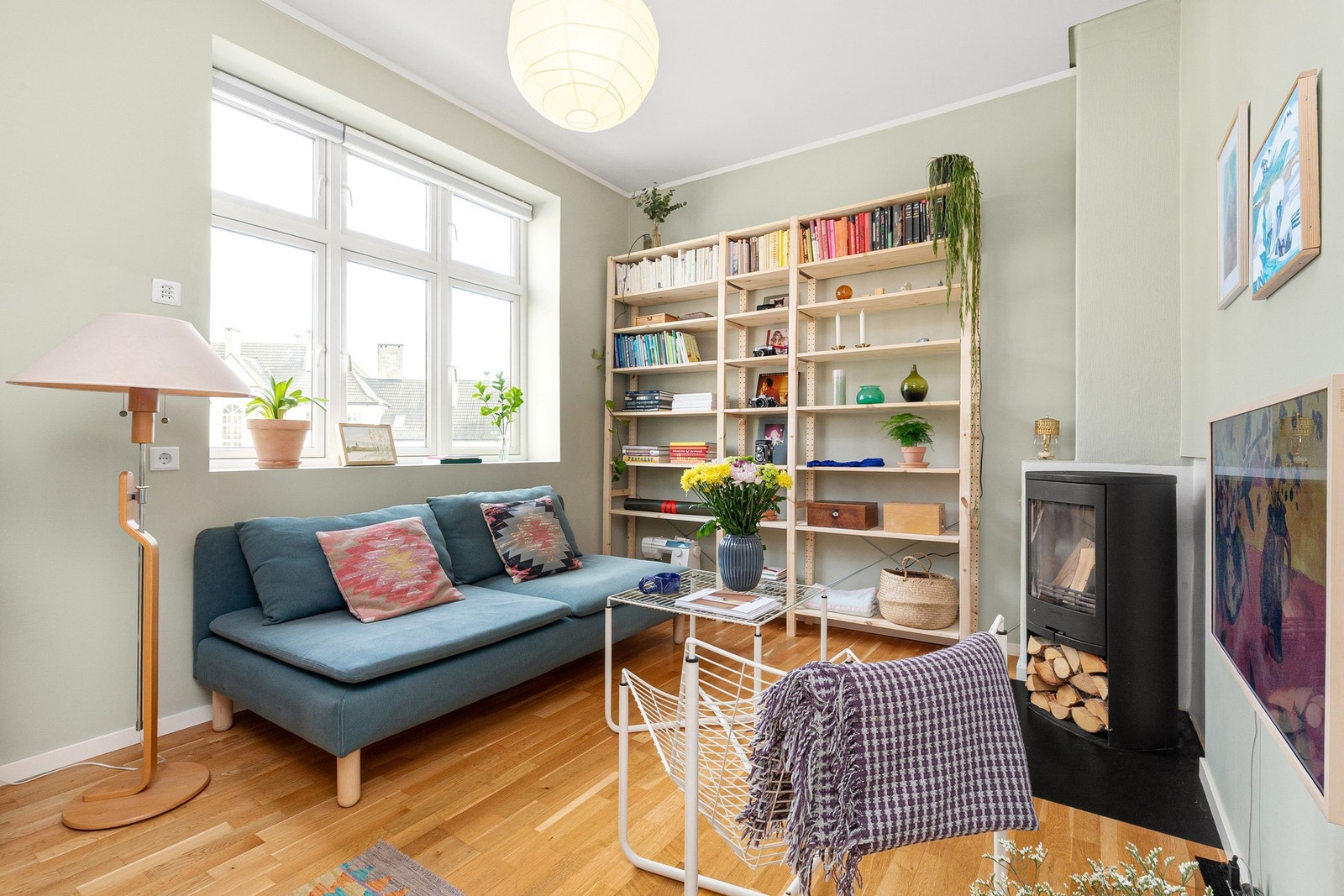 Klassisk og innbydende 1(2)-roms leilighet, beliggende stille og tilbaketrukket til på idylliske Rosenhoff. Galleribilde