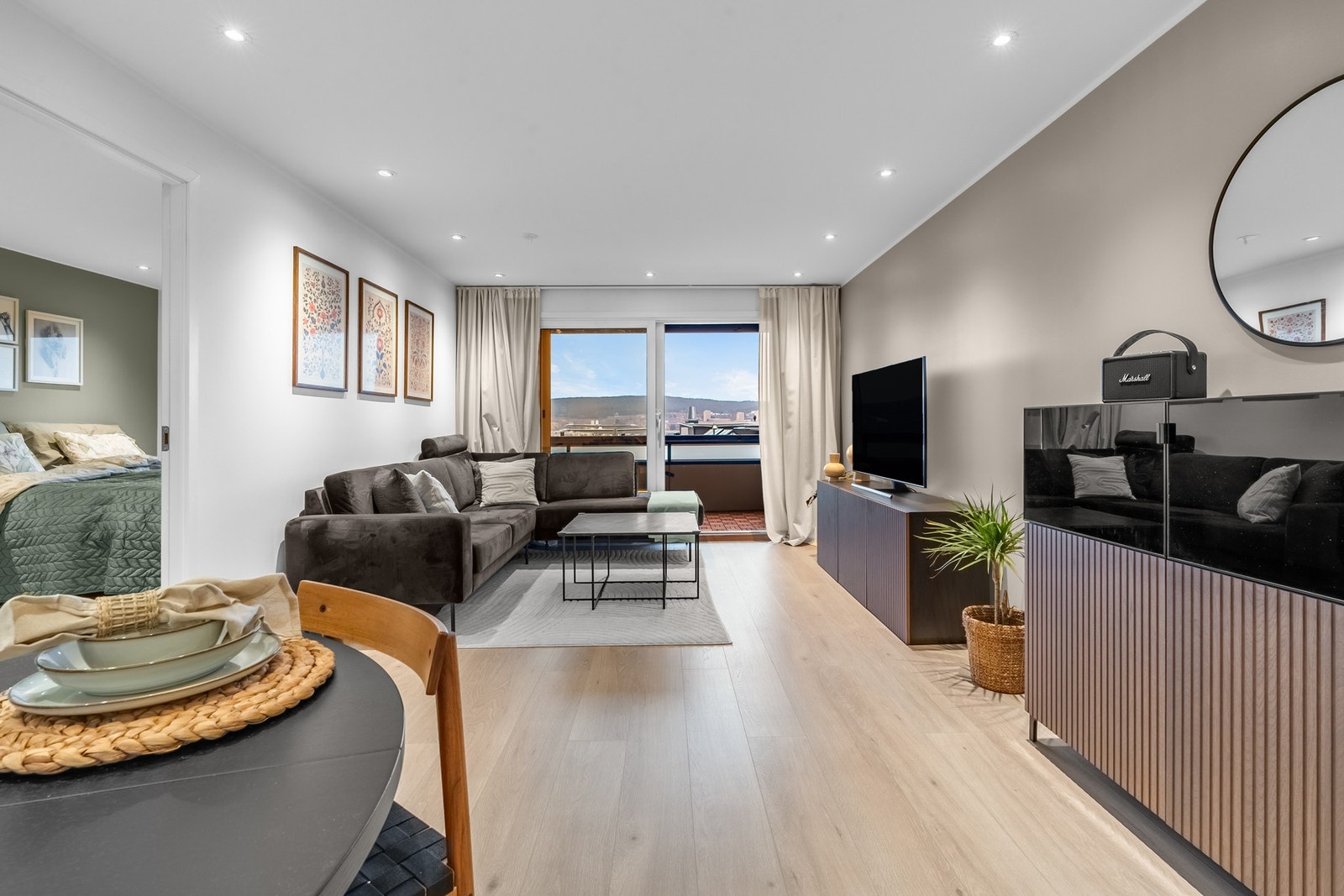 Houssam Ben Zrelli v/EIE eiendomsmegling har gleden av å presentere Hubroveien 2C - en pen 3-roms med en attraktiv og sentral beliggenhet på Veitvet. Galleribilde