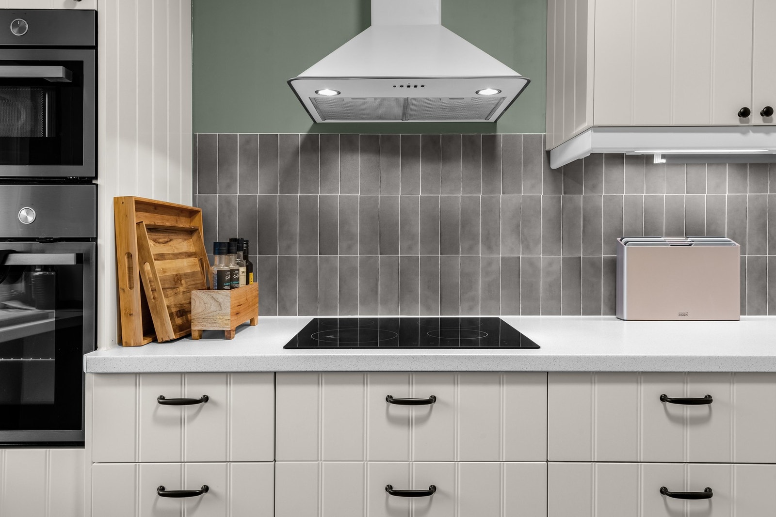 Kjøkkenet fra 2017 tilbyr et moderne design og god funksjonalitet. Galleribilde