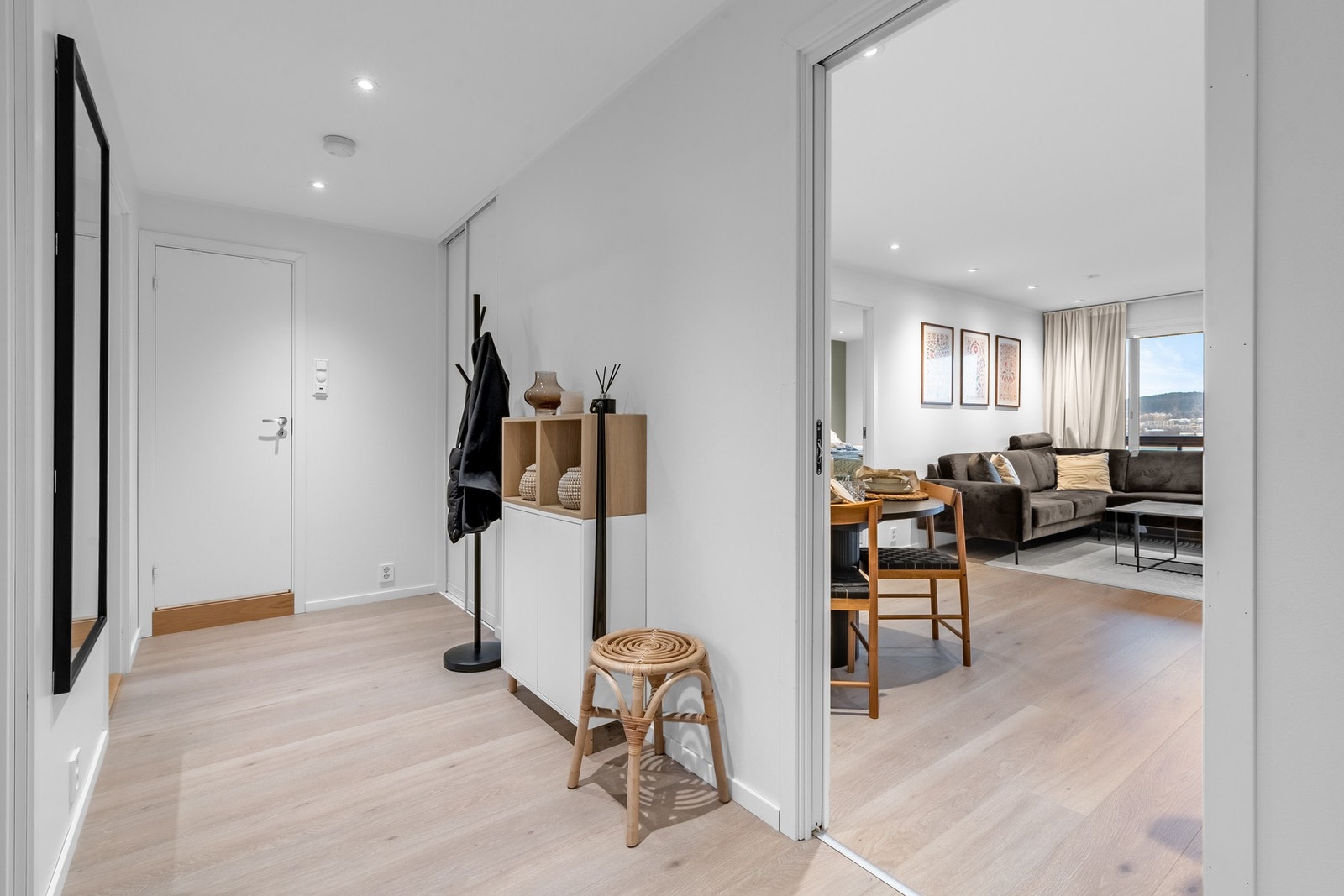 Velkommen inn i et hyggelig inngangsparti. Galleribilde