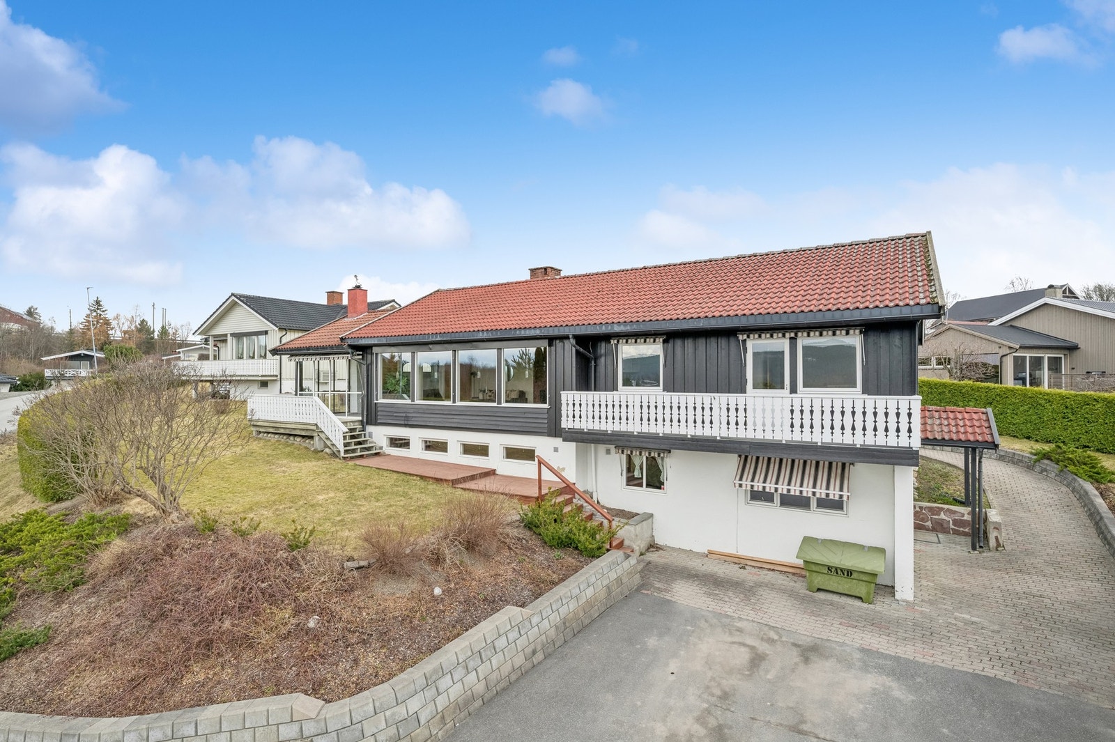 Her bor du i trygge omgivelser med lite trafikk, og med kort vei til det meste som trengs i hverdagen. Galleribilde