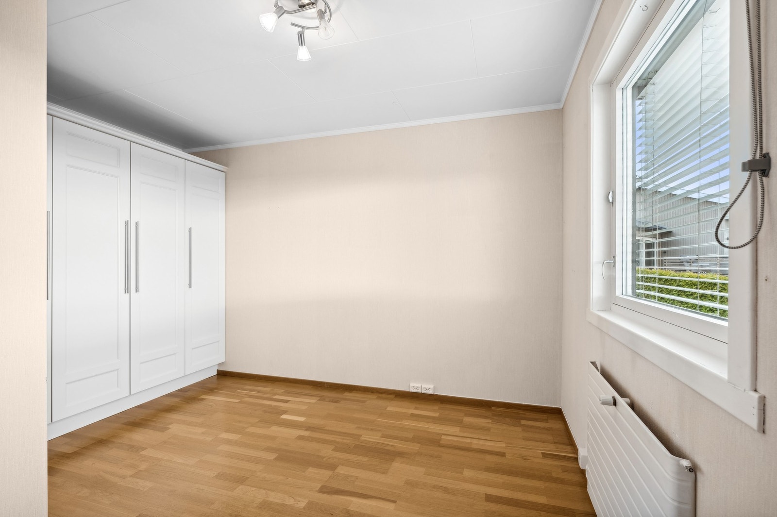 Soverom 2 har fin plass til seng og annet møblement. Galleribilde