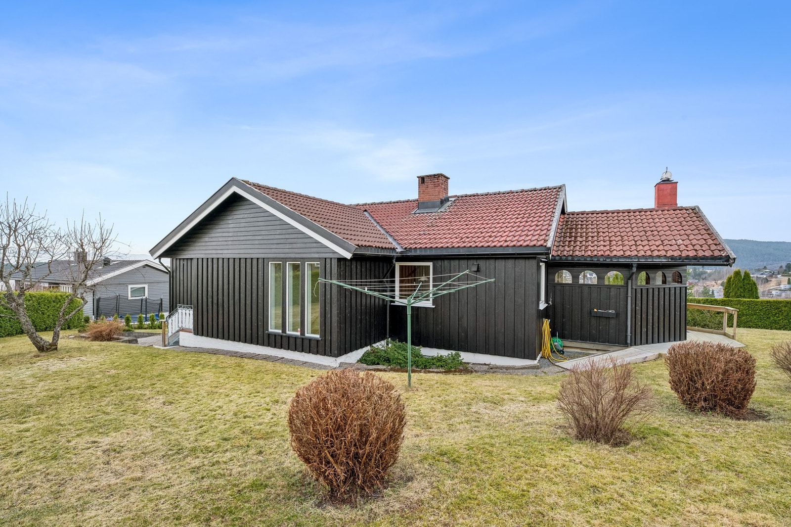 Heradsbygda er et populært og barnevennlig boligområde med gangavstand til både barnehage, skole, dagligvarebutikk og flotte turområder. Galleribilde