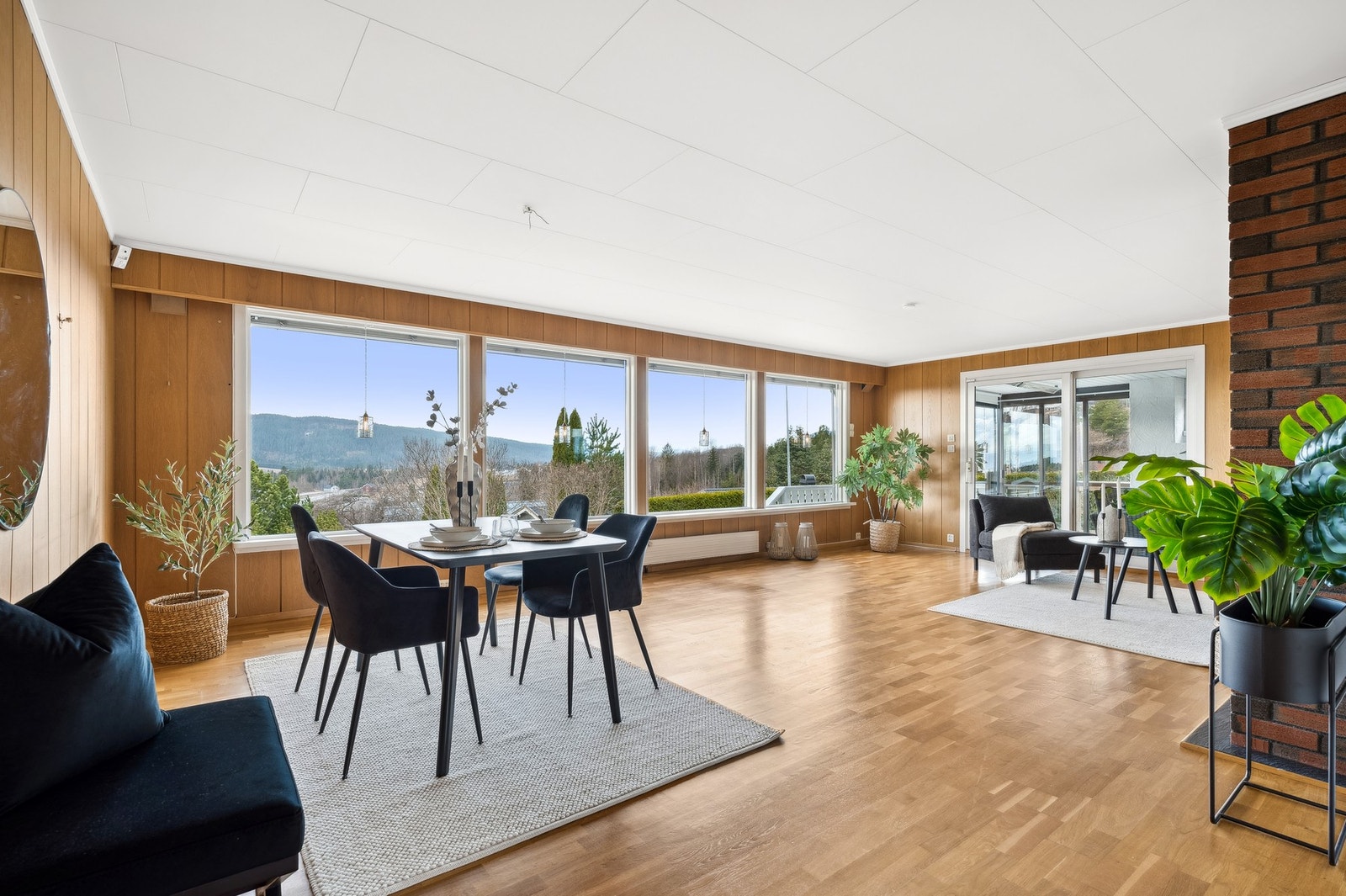 Ve terrasse 67 har en ettertraktet plassering i et rolig og veletablert boligfelt i Heradsbygda - et område som er spesielt populært blant barnefamilier. Galleribilde