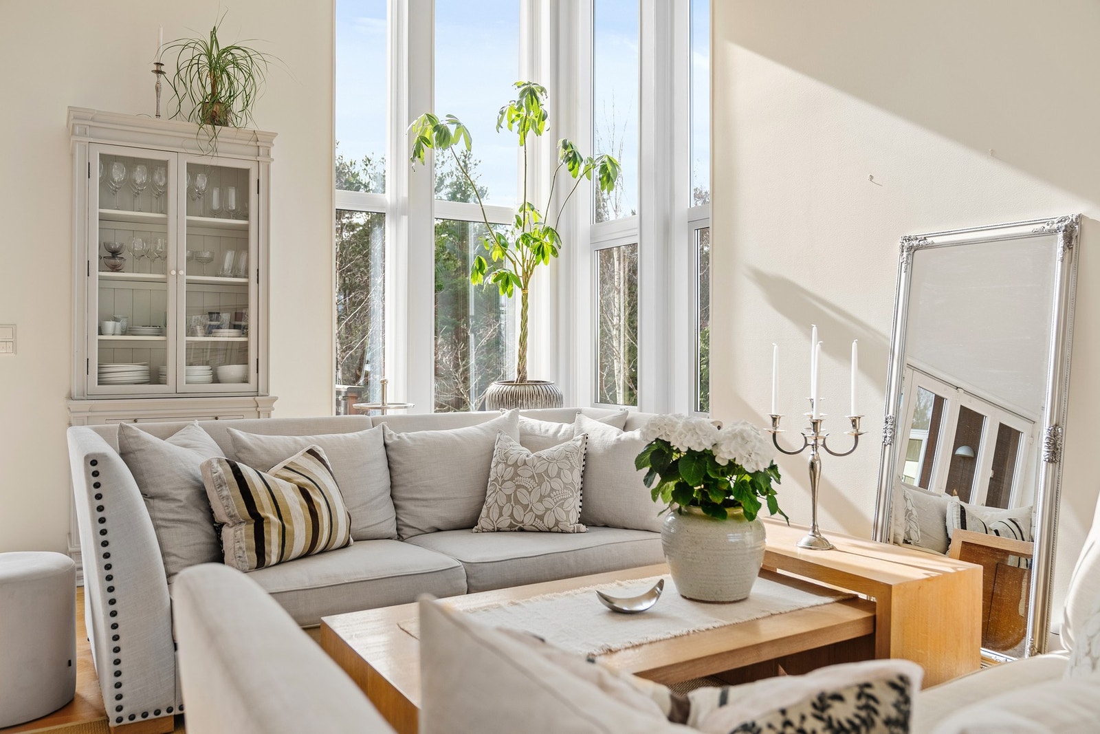 Fra sittegruppen i stuen Galleribilde