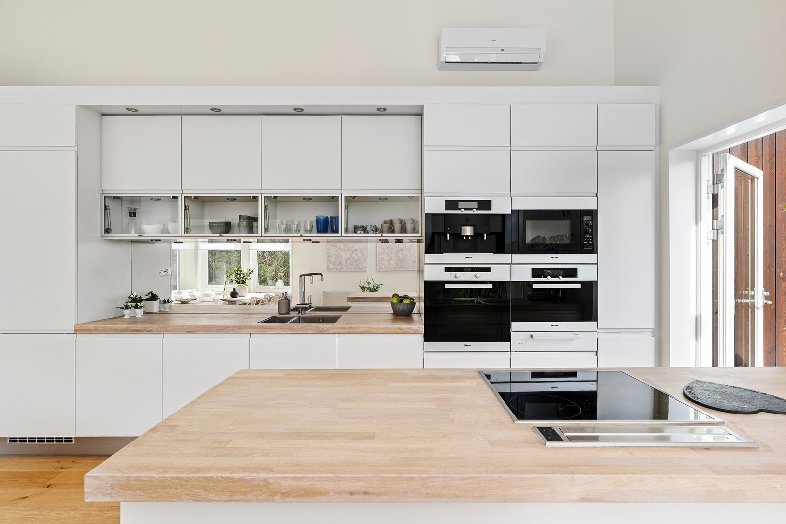 Her ser an de integrerte hvitevarene Galleribilde