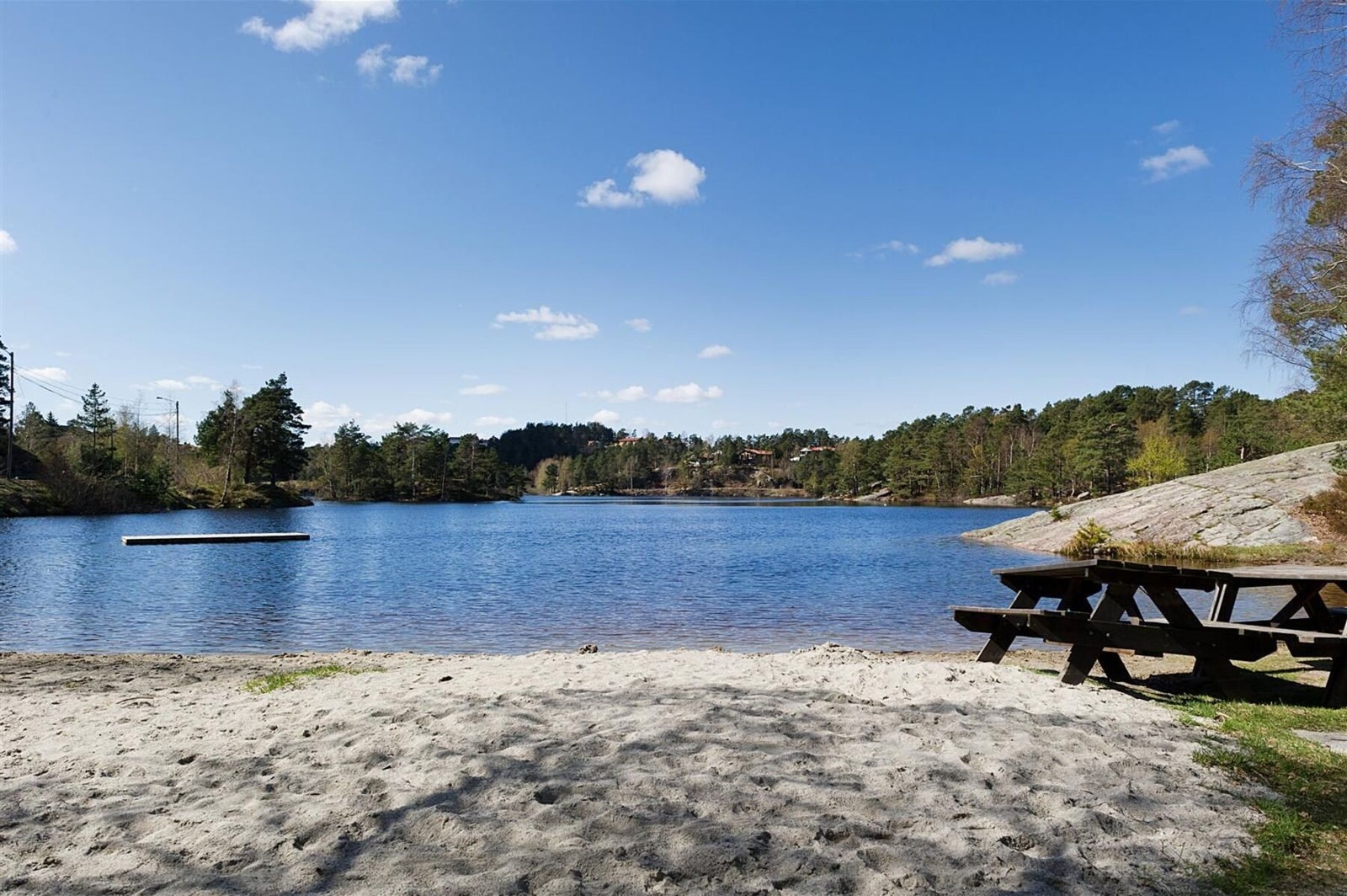 I nærområdet er det flere badeplasser. Dette er fra Tretjønn Galleribilde