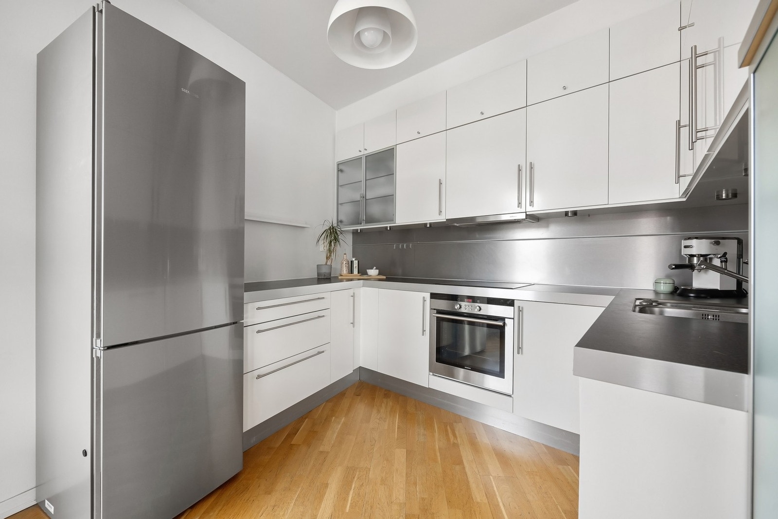 Kjøleskap kan medfølge etter nærmere avtale. Galleribilde