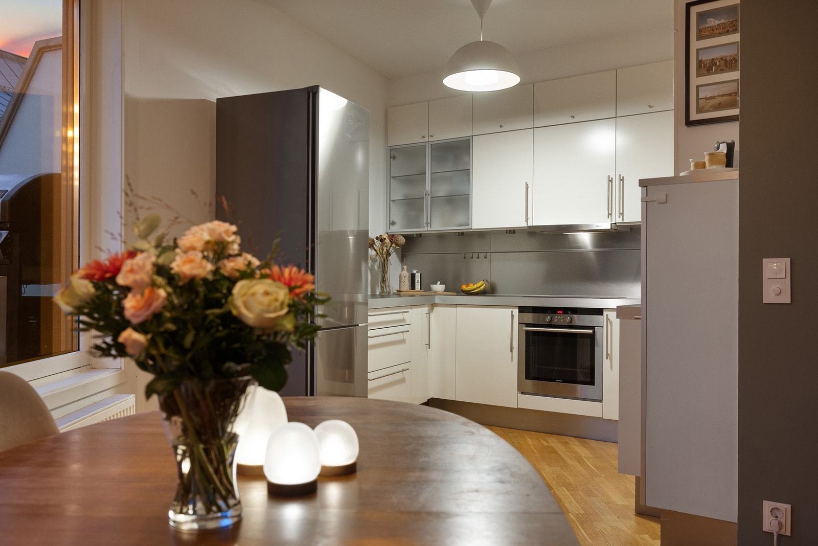 Noen av parkeringsplassene som tilhører sameiet er forbeholdt utleie til seksjonseierne. Se ytterligere info i salgsoppgaven. Galleribilde