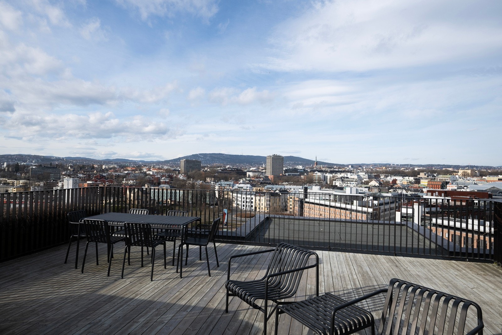 Felles takterrasse med fantastisk utsikt og sol hele dagen Galleribilde