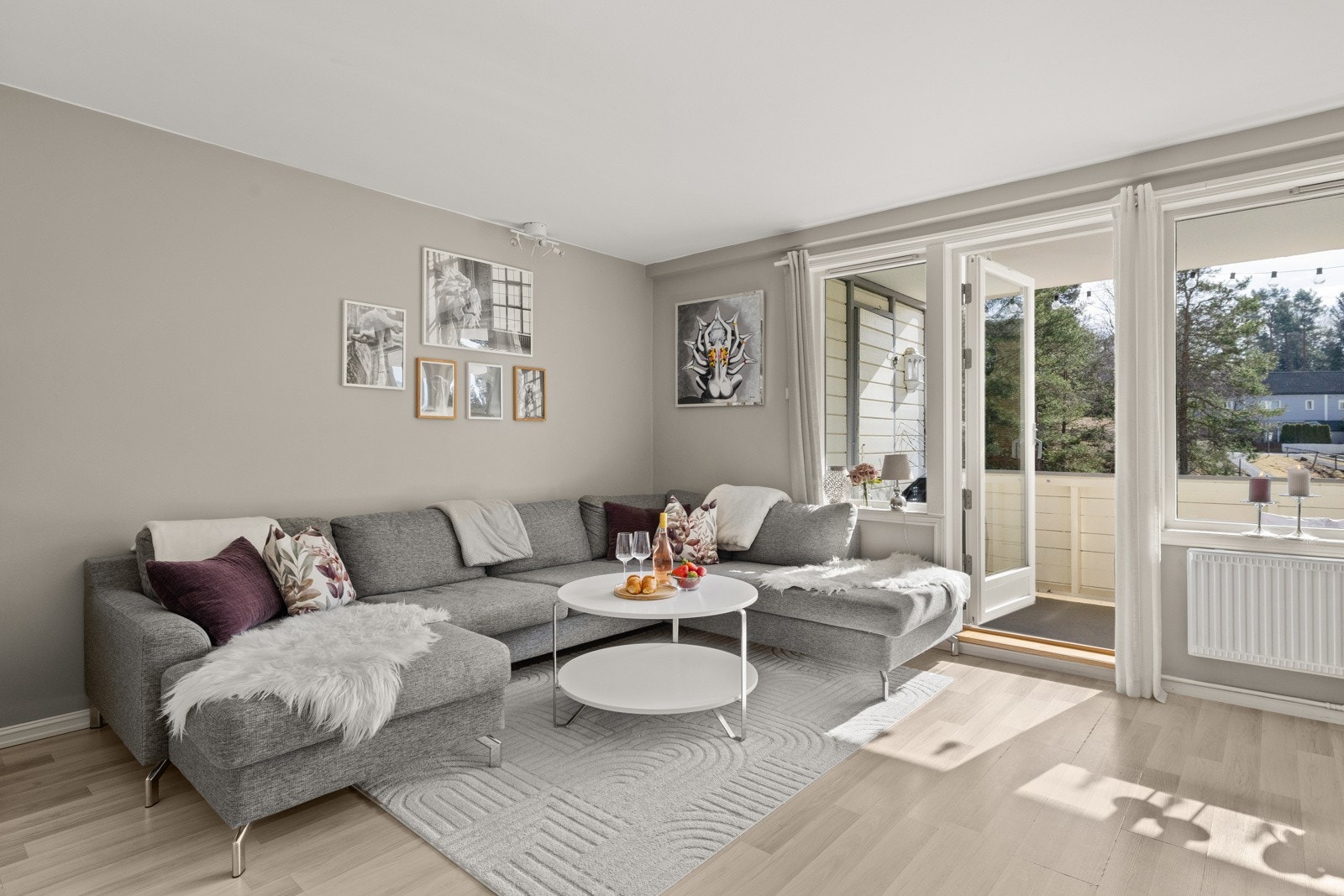 Leiligheten er malt i et behagelig og tidsriktig fargevalg. Galleribilde