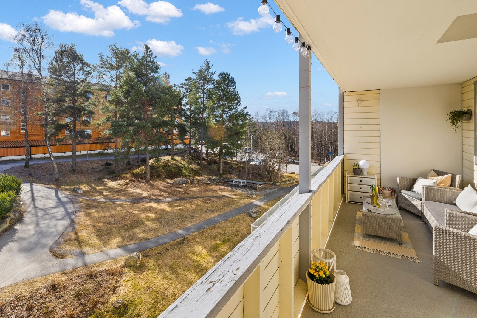 Fint utsyn over borettslagets grøntområder. Galleribilde