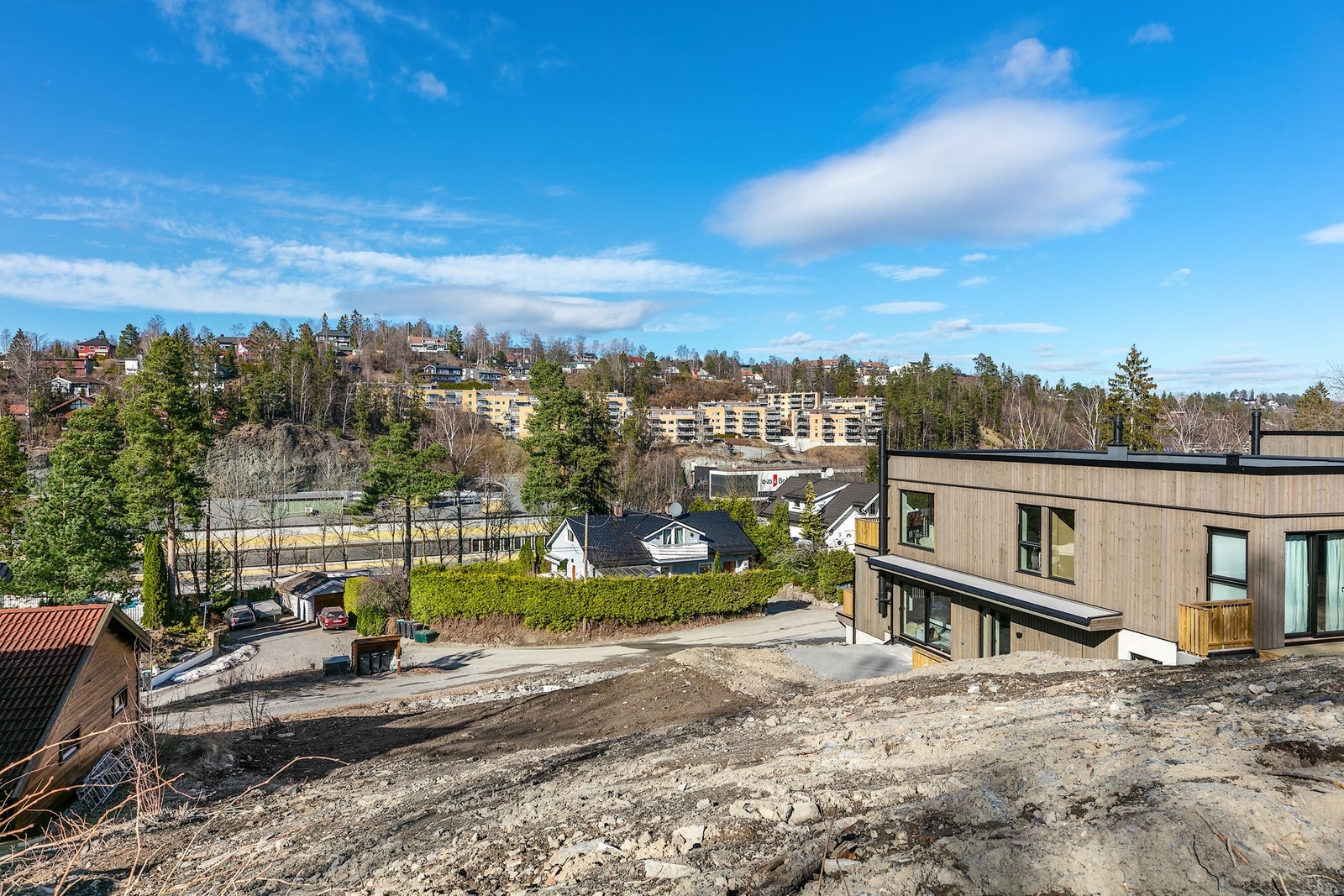 Fra tomten er det utsikt mot vest og nord Galleribilde