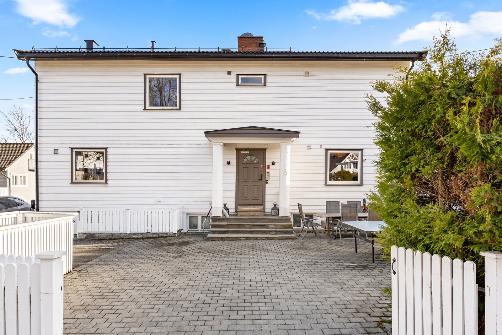 Her får du en svært innholdsrik eierseksjon 3 seperate innganger Galleribilde